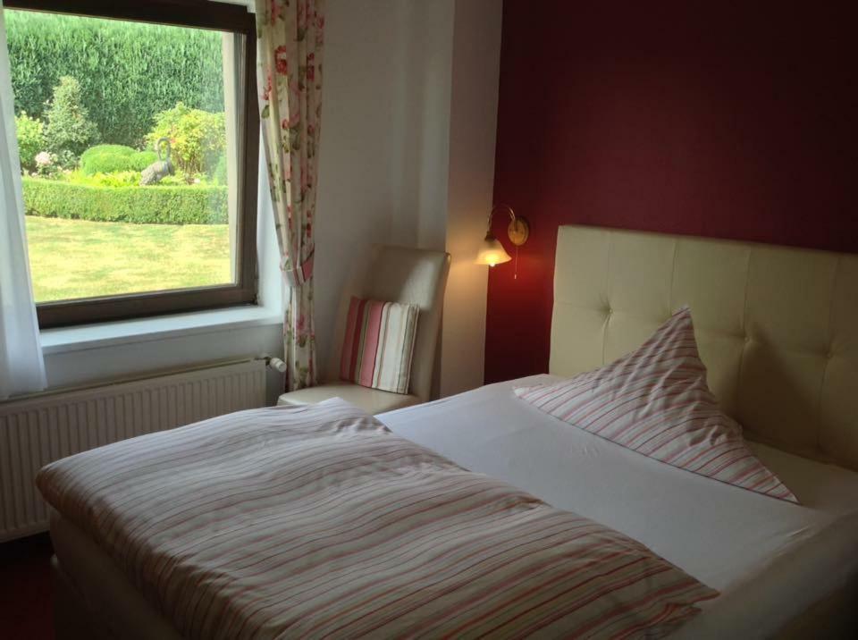 Haus Diana Bed and Breakfast Dottingen  Eksteriør billede